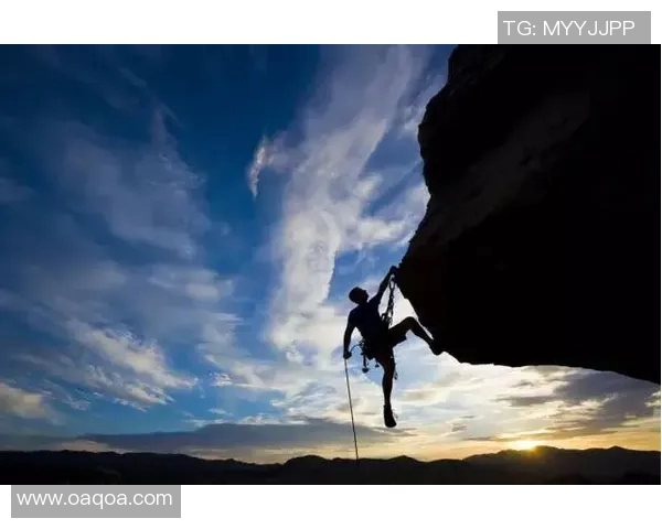 重庆攀岩队团队协作探秘:挑战高峰中的默契与信任 重庆攀岩队团队协作探秘:挑战高峰中的默契与信任